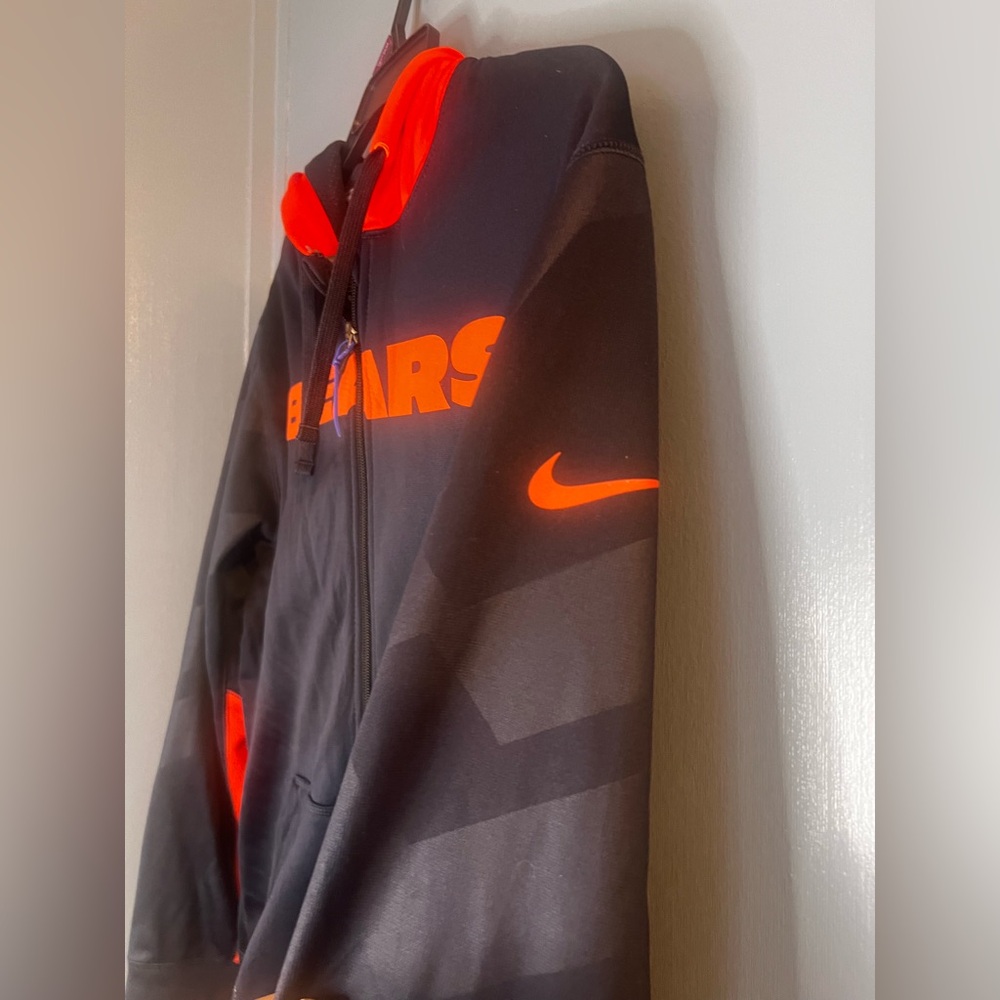 NFL / Therma-Fit Nike Men's Navy and Orange Bears Hoodie Jacket - Picture 6 of 15